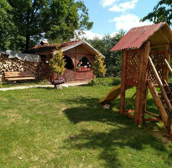 ペンション La Stejarel