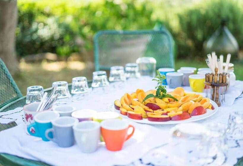 פנסיון Campora House