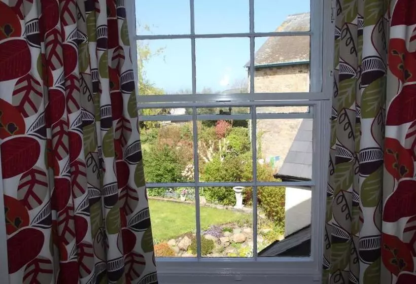 Majatalo Cnapan Guest House