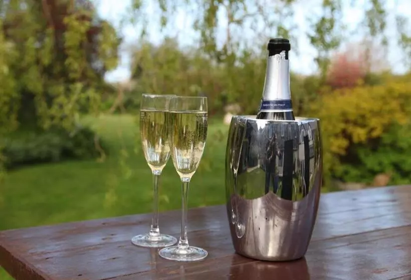 Majatalo Cnapan Guest House