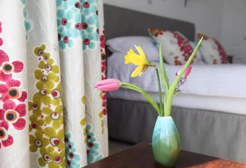 Majatalo Cnapan Guest House