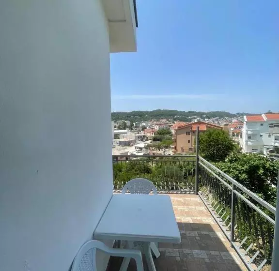 پانسیون Kasneci Apartments