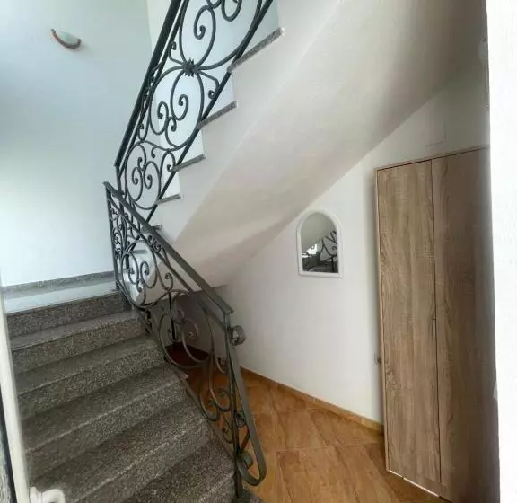 پانسیون Kasneci Apartments