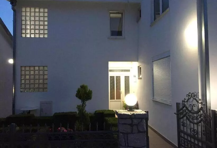 پانسیون Kasneci Apartments