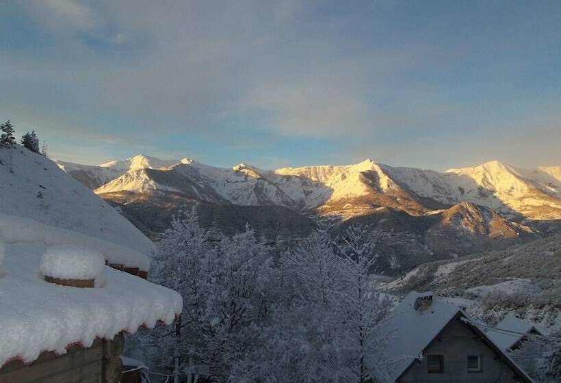 بنسيون Le Carré Du Mercantour