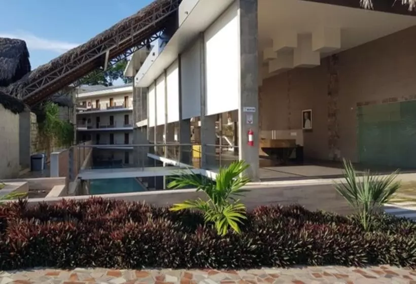 Gran Hotel De Lago   Shushufindi