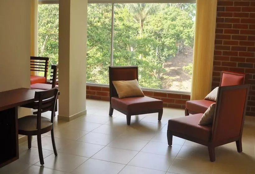 Gran Hotel De Lago   Shushufindi