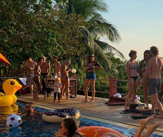 호텔 Golden Hill Backpackers