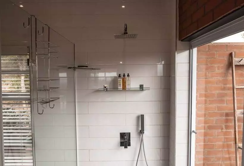 Hotelli Rockfig Lodge Madikwe