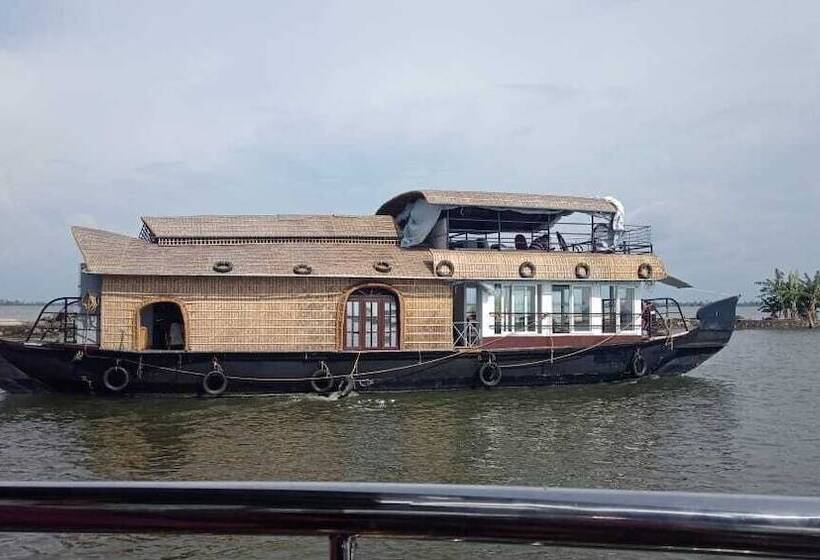 호텔 Sreekrishna Houseboats