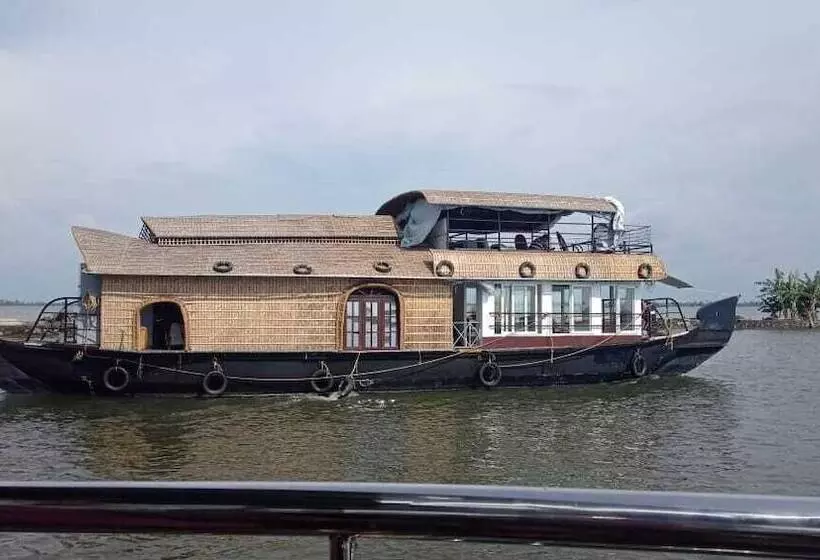 Hotelli Sreekrishna Houseboats
