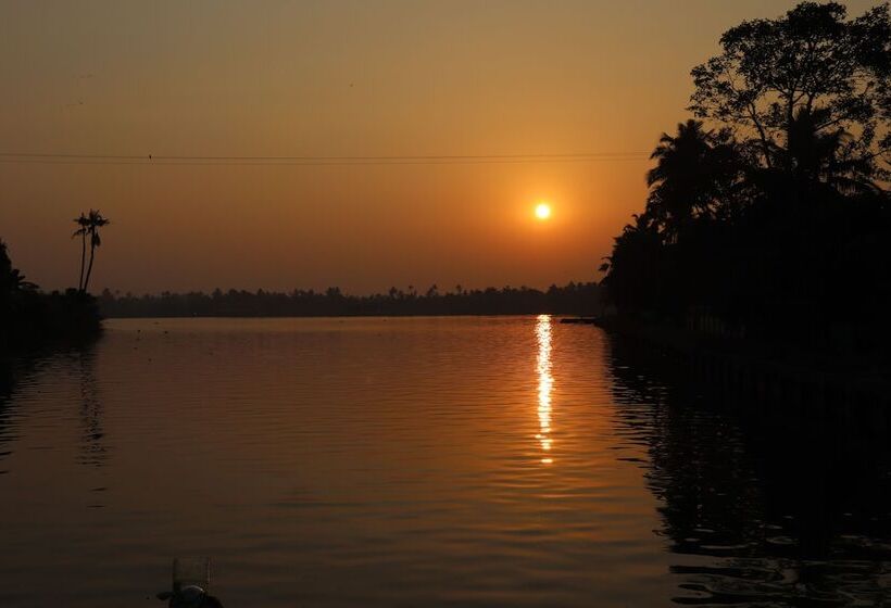 호텔 Sreekrishna Houseboats