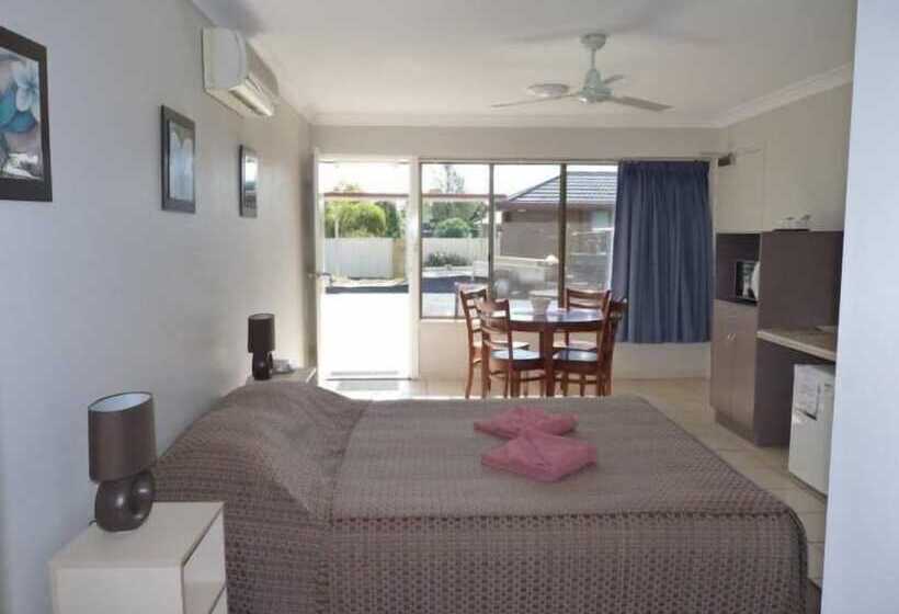 Мотель The Gallery Motor Inn