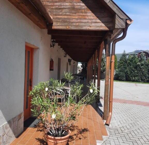 بنسيون Nosztalgia Vendégház