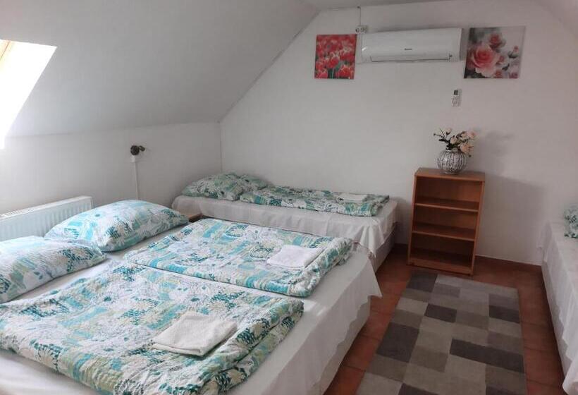 بنسيون Nosztalgia Vendégház