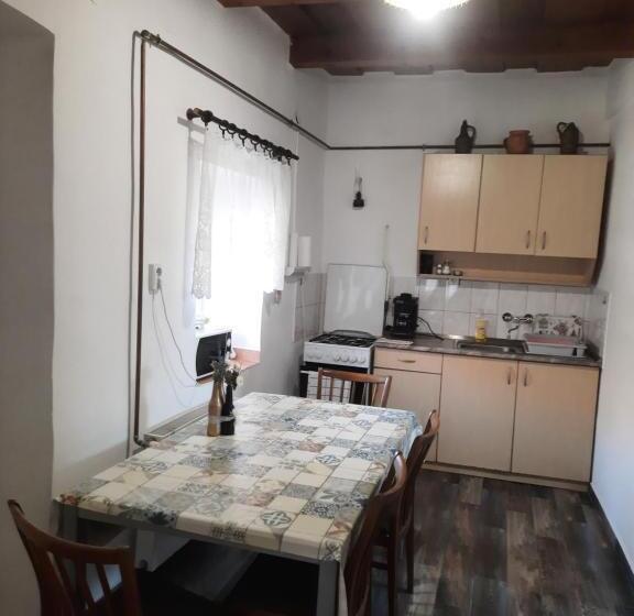 بنسيون Nosztalgia Vendégház