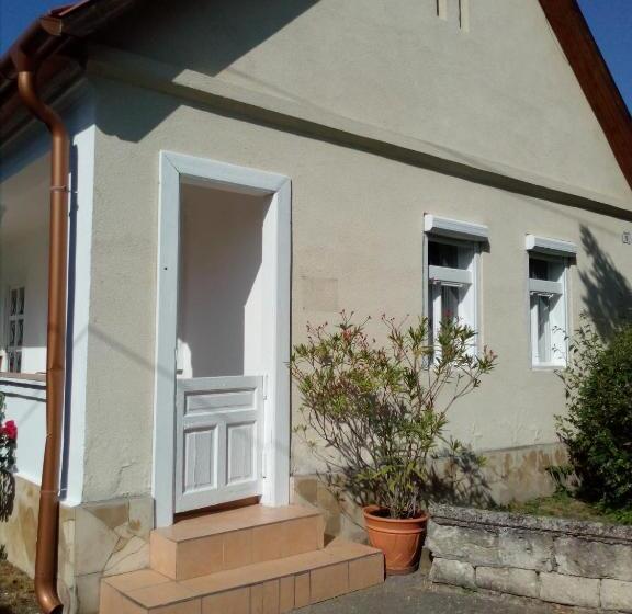 بنسيون Nosztalgia Vendégház