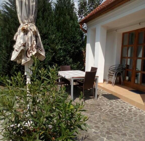 بنسيون Nosztalgia Vendégház