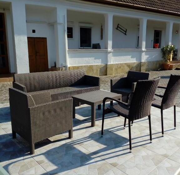 بنسيون Nosztalgia Vendégház