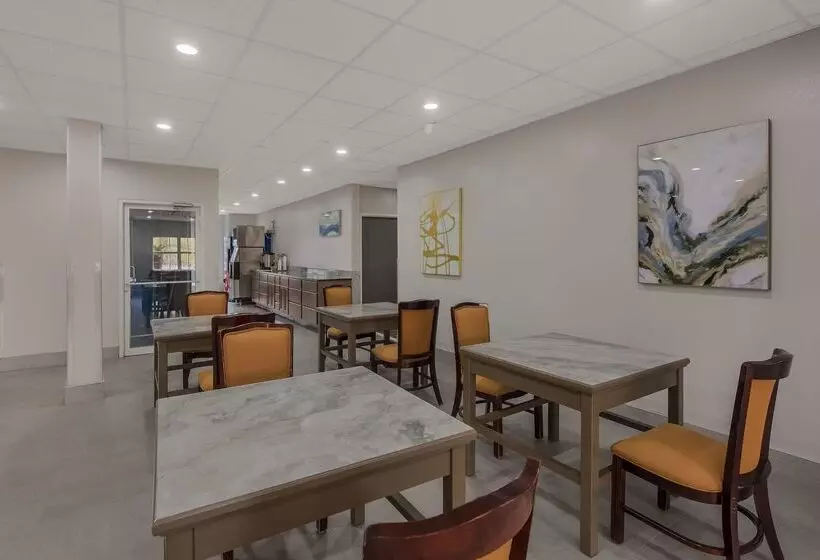 Отель Americas Best Value Inn And Suites Lake Charles