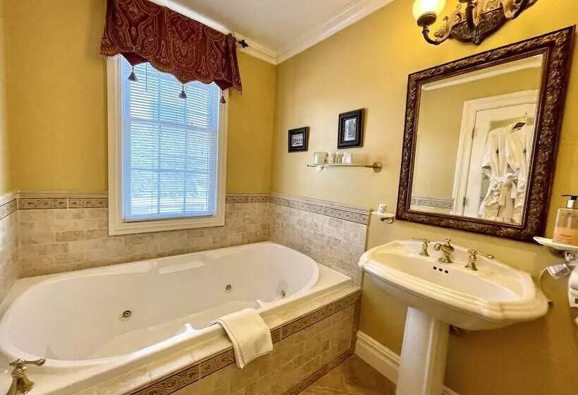 فندق Atlantis Inn