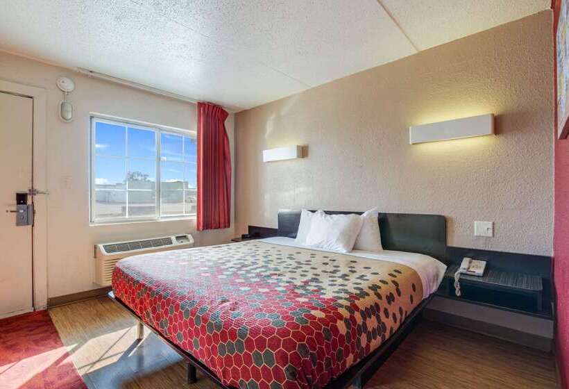 ホテル Econo Lodge Inn & Suites