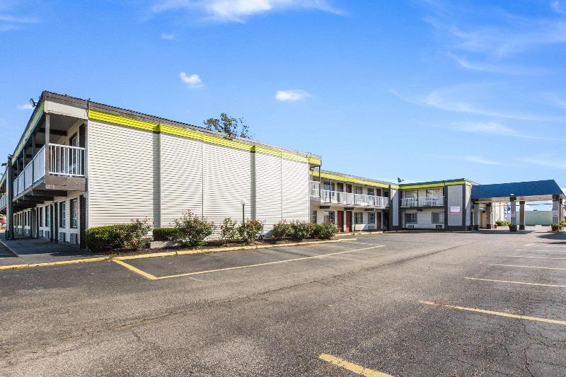 ホテル Econo Lodge Inn & Suites