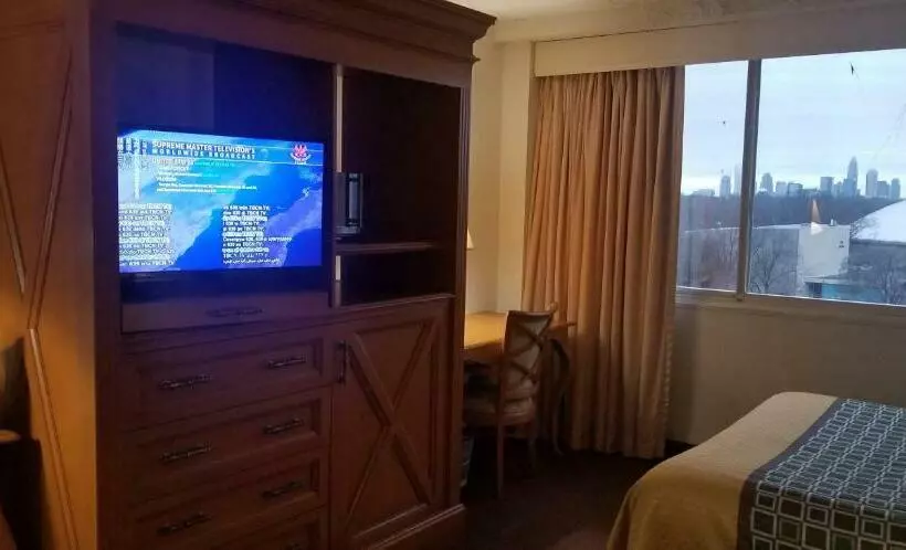 Hotel Golden Green Charlotte