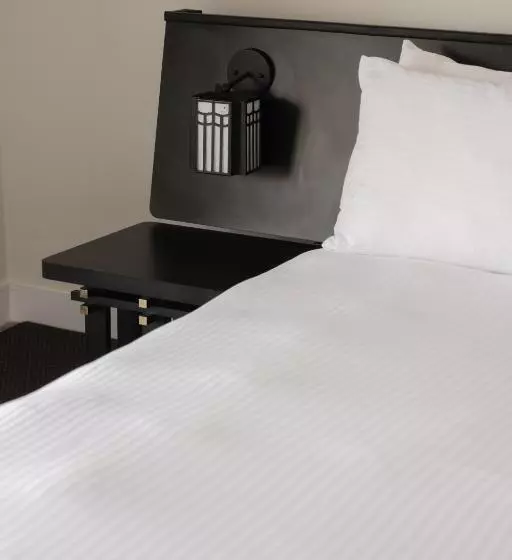 هتل Hollywood Hills