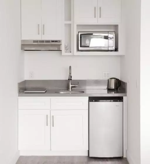 هتل Hollywood Hills