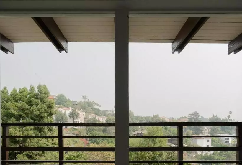 هتل Hollywood Hills