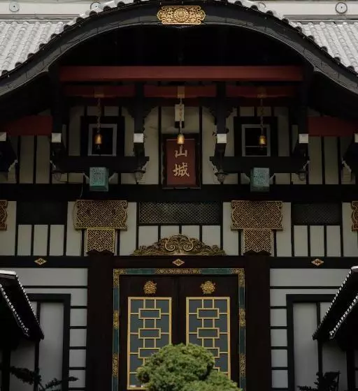 هتل Hollywood Hills