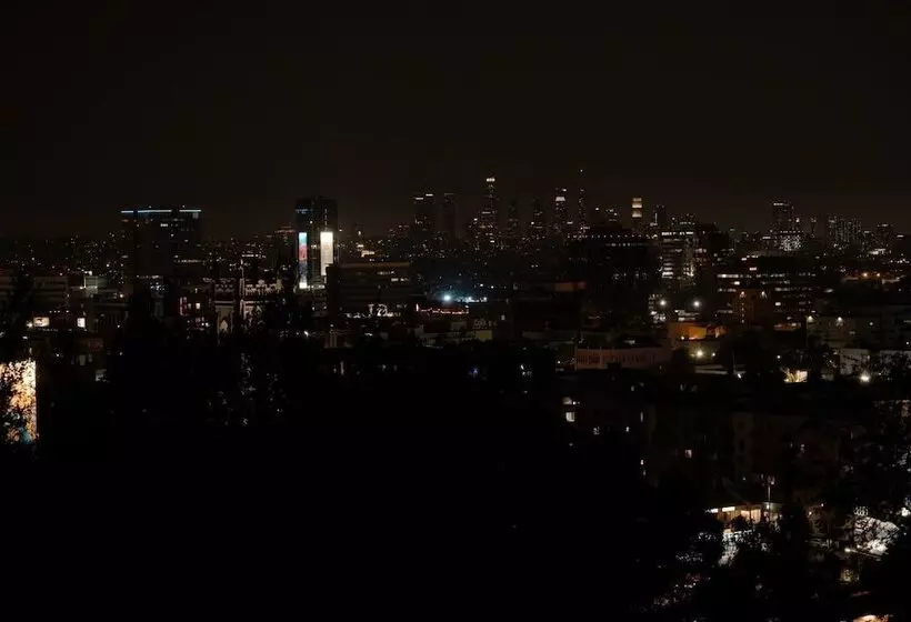 هتل Hollywood Hills
