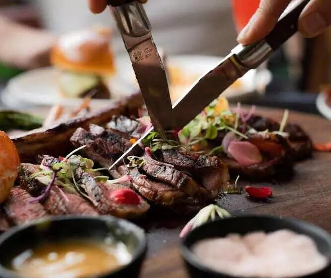 هتل Hollywood Hills