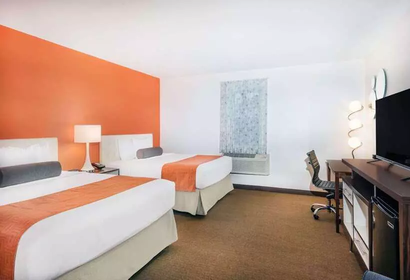 호텔 Howard Johnson By Wyndham Quincy/ Boston