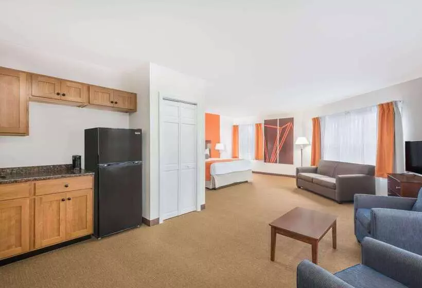 호텔 Howard Johnson By Wyndham Quincy/ Boston