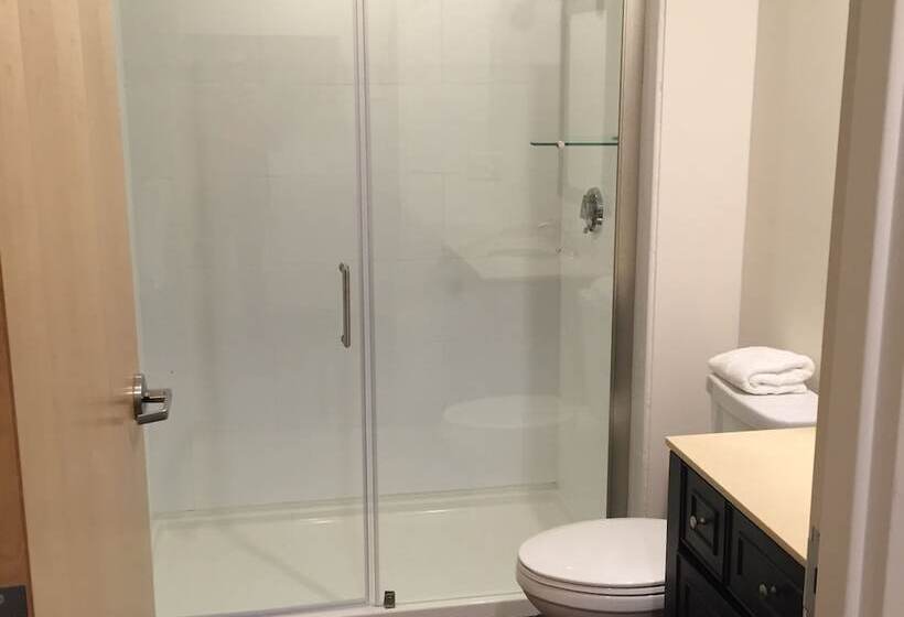 فندق Howard Johnson By Wyndham Quincy/ Boston