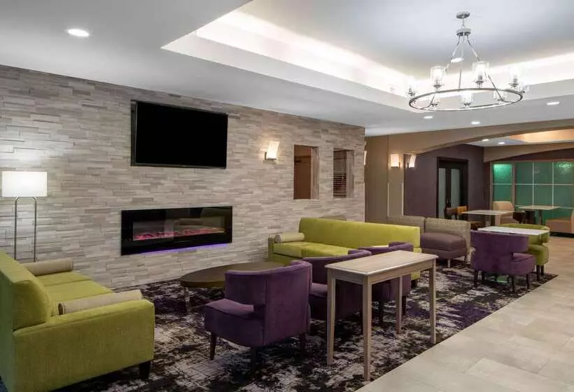 Отель La Quinta Inn & Suites By Wyndham Atlanta Stockbridge