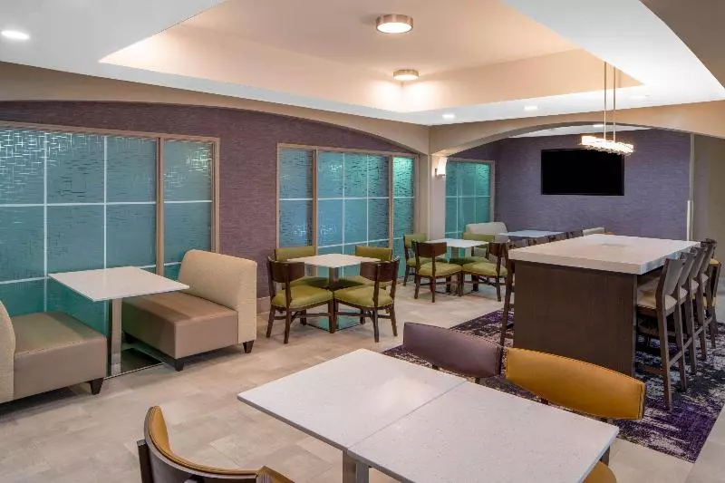 Отель La Quinta Inn & Suites By Wyndham Atlanta Stockbridge