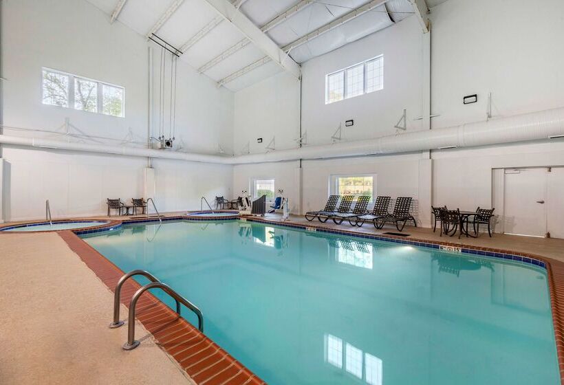 Отель Powhatan Resort