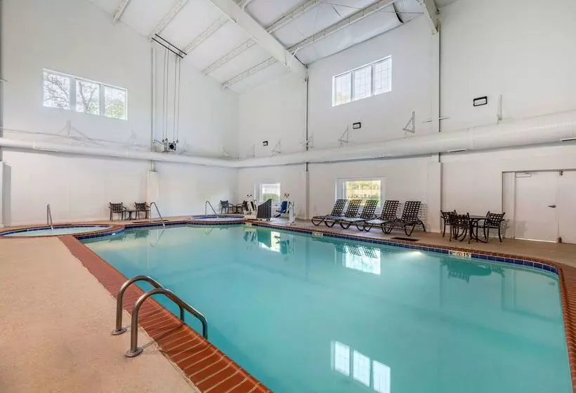 酒店 Powhatan Resort