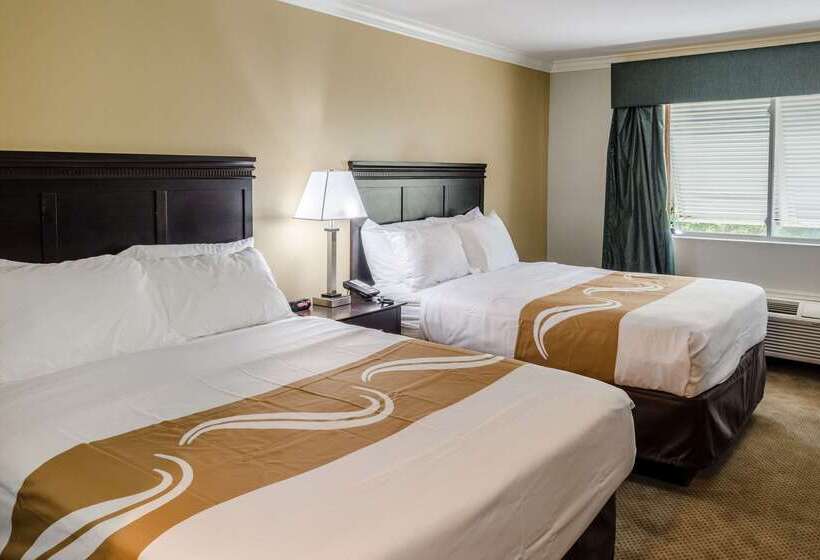 בית מלון כפרי Quality Inn