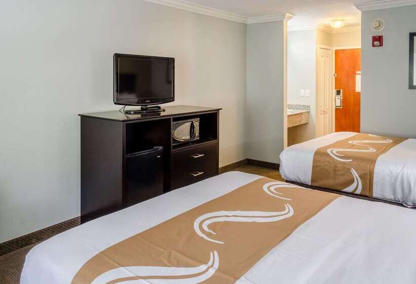 בית מלון כפרי Quality Inn