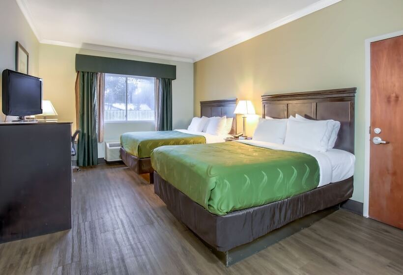 בית מלון כפרי Quality Inn