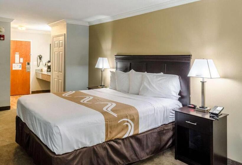 בית מלון כפרי Quality Inn