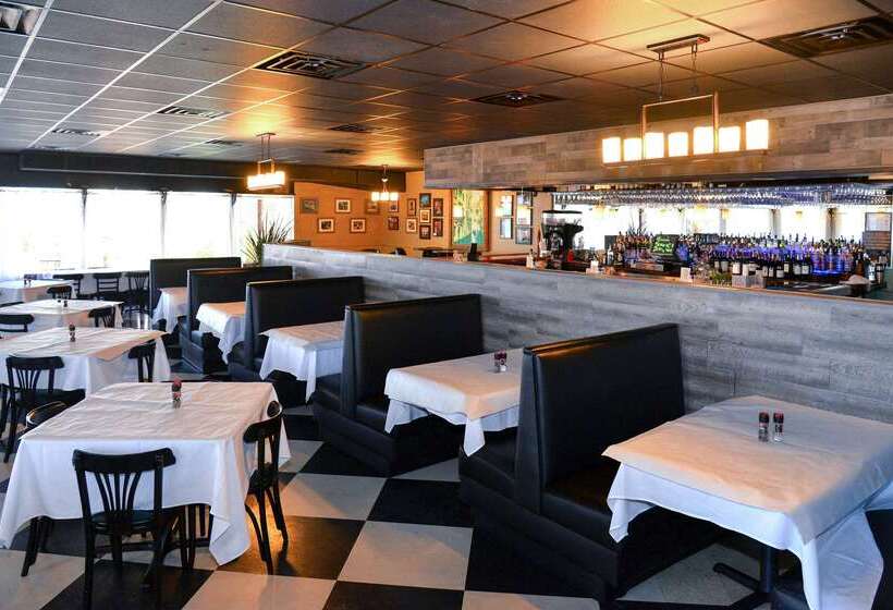 Отель Quality Inn & Suites Gulf Breeze Bayside Near Pensacola Beach