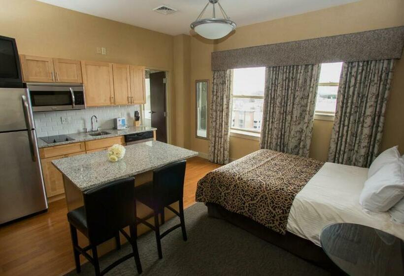 Hotel The Parker Inn And Suites