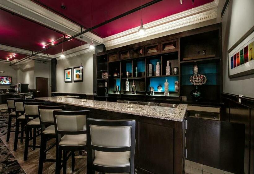 Hotel The Parker Inn And Suites