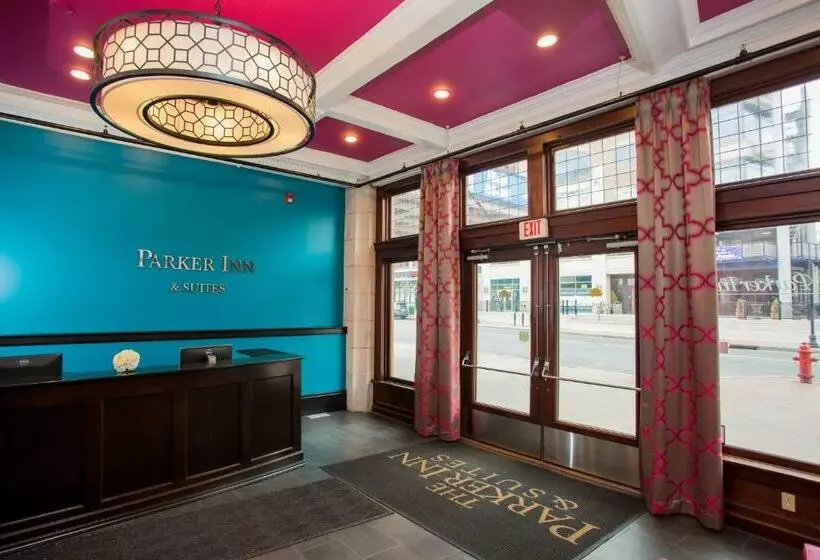 호텔 The Parker Inn And Suites