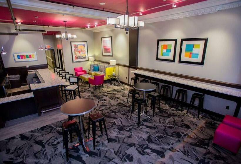 Hotel The Parker Inn And Suites